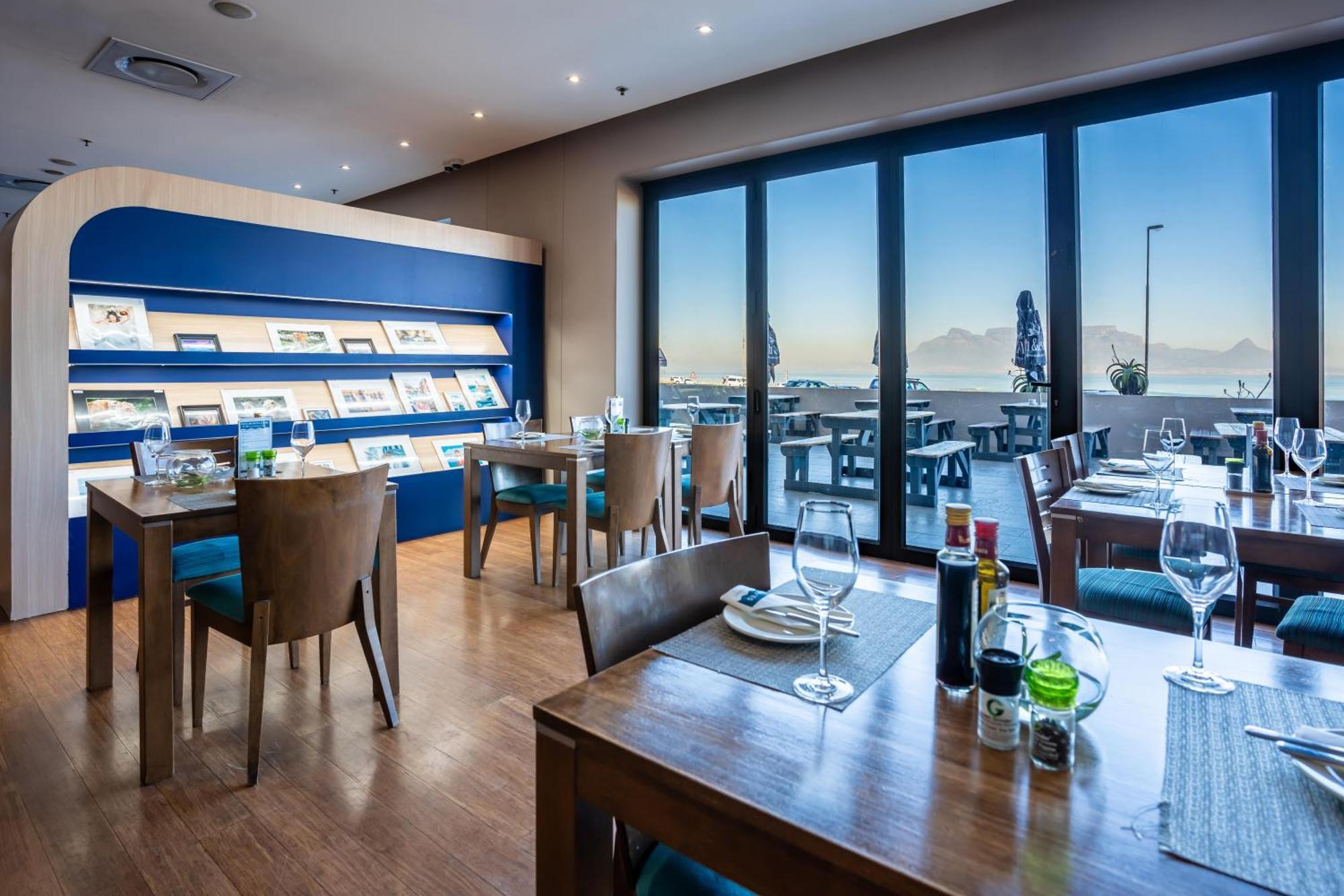Blaauwberg Beach Hotel Bloubergstrand Exteriör bild