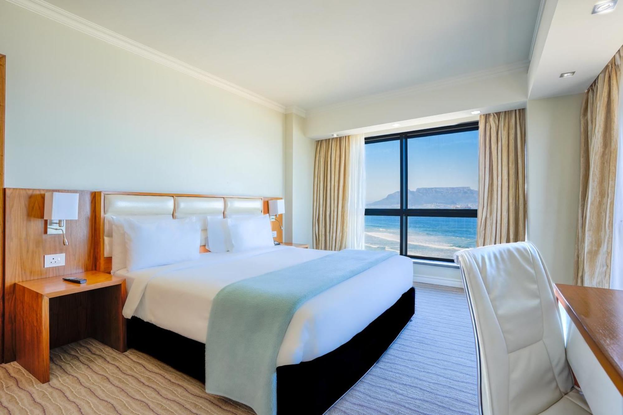 Blaauwberg Beach Hotel Bloubergstrand Exteriör bild
