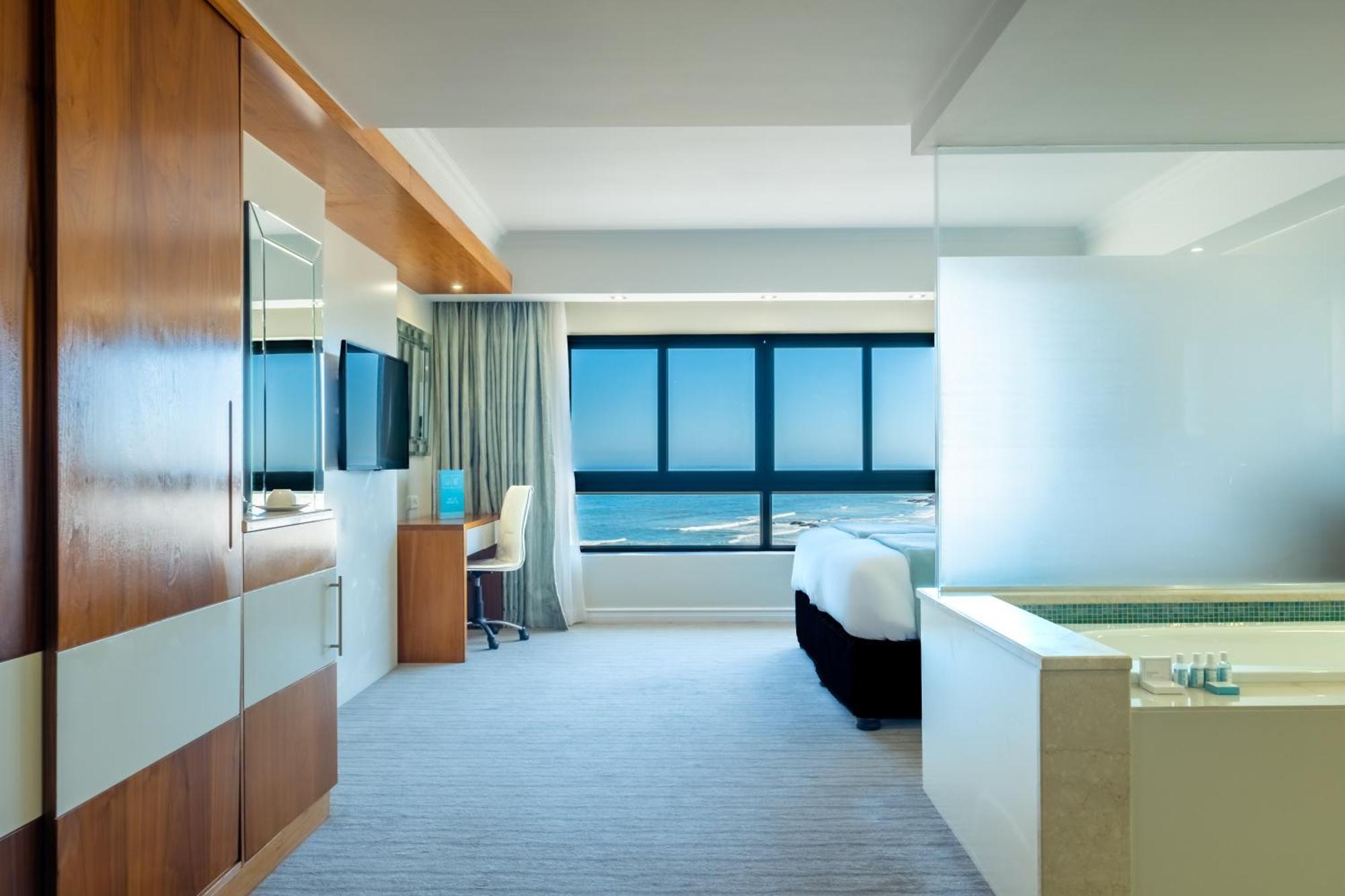 Blaauwberg Beach Hotel Bloubergstrand Exteriör bild