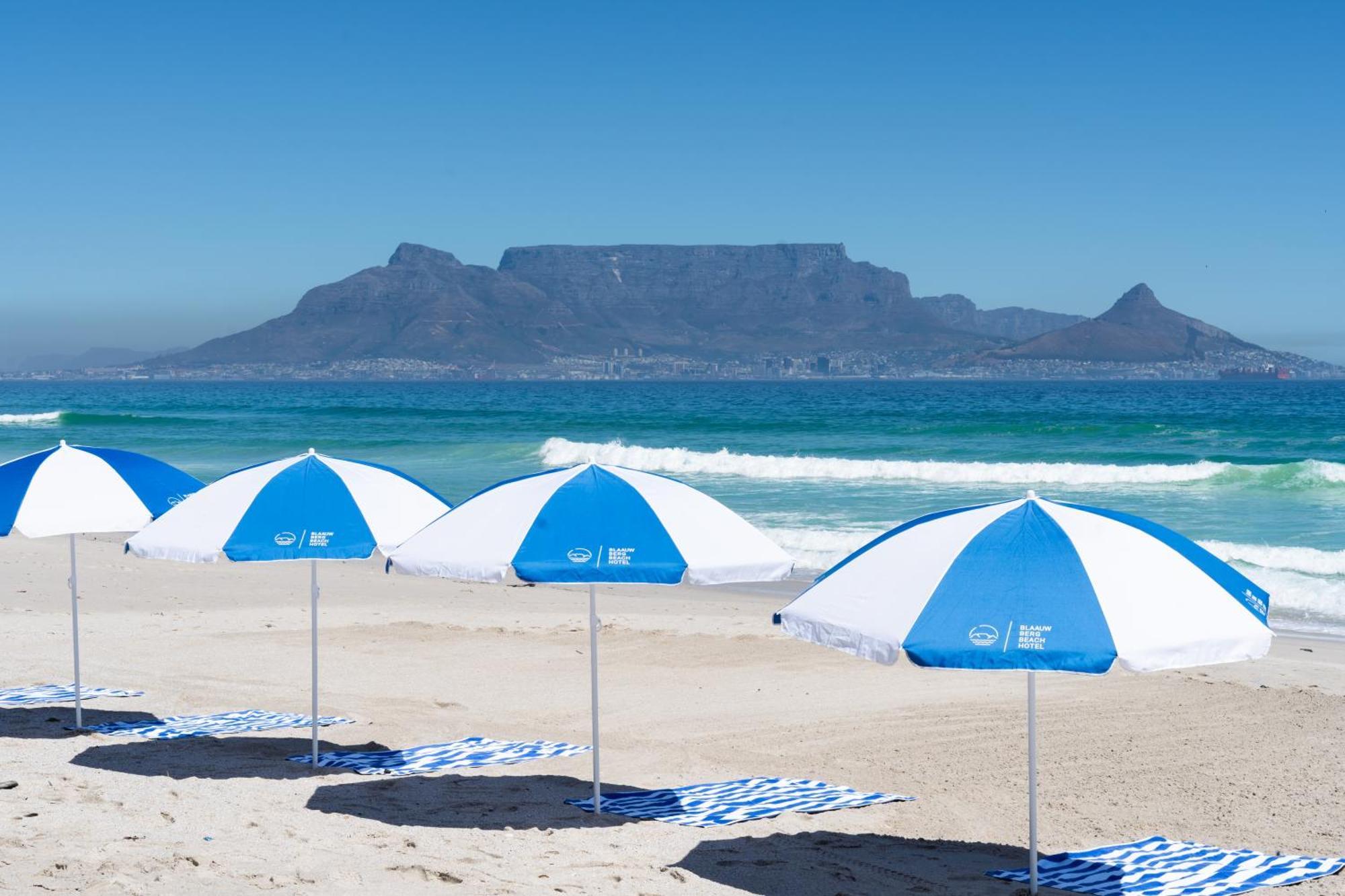 Blaauwberg Beach Hotel Bloubergstrand Exteriör bild