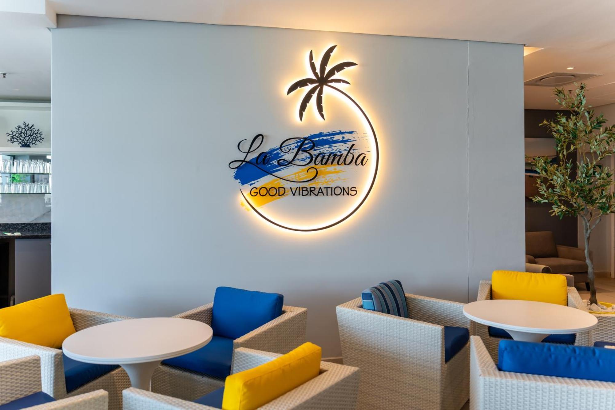 Blaauwberg Beach Hotel Bloubergstrand Exteriör bild