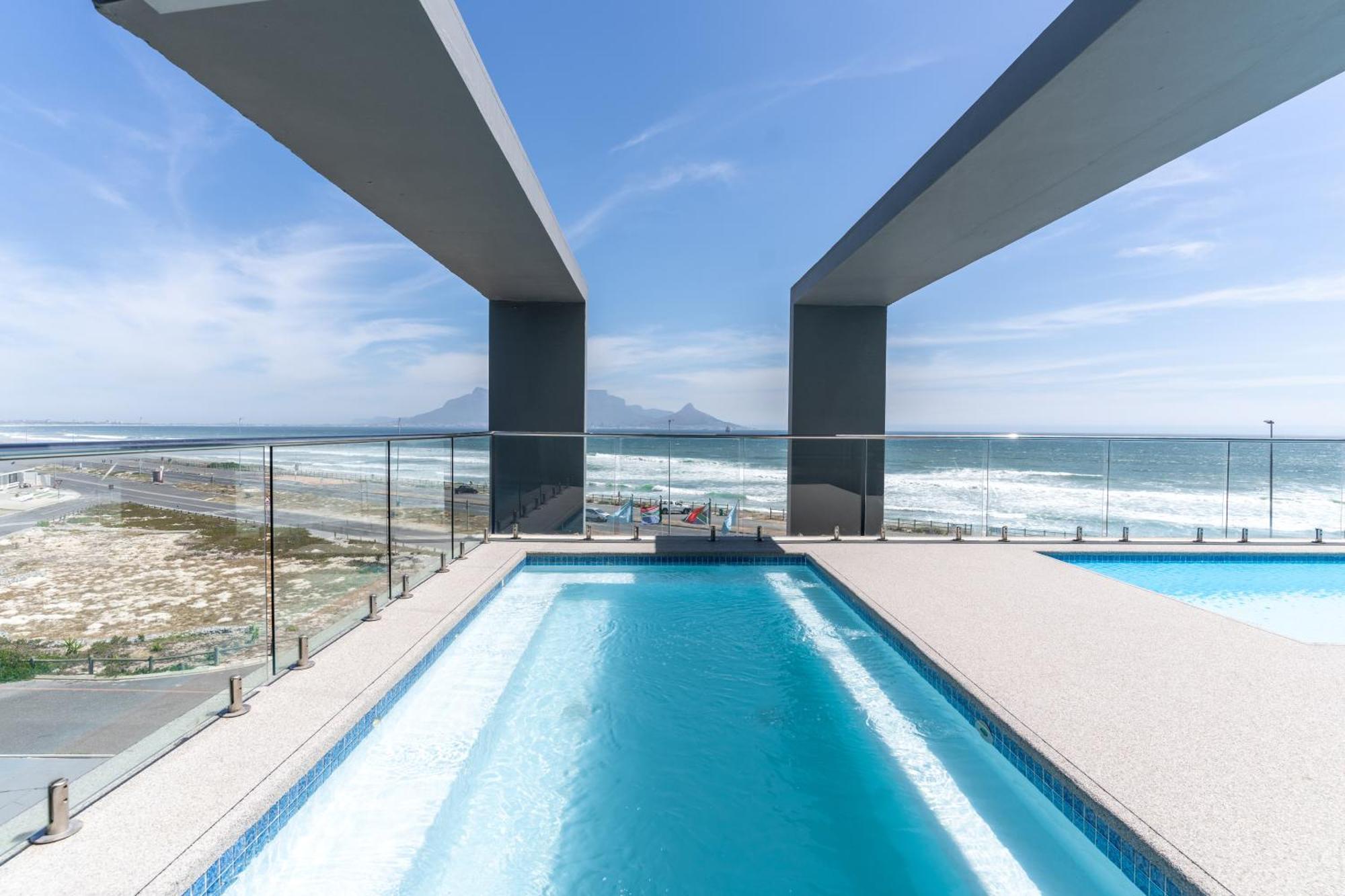 Blaauwberg Beach Hotel Bloubergstrand Exteriör bild