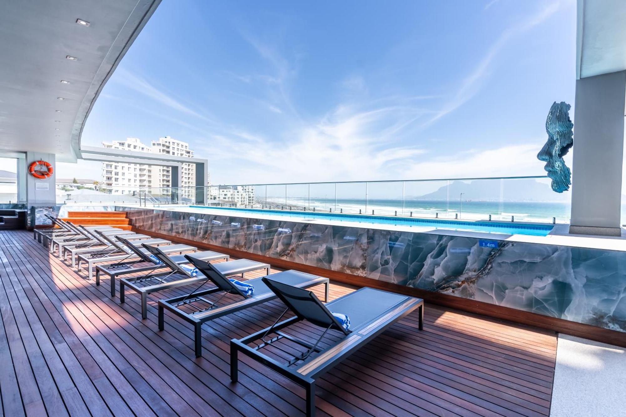 Blaauwberg Beach Hotel Bloubergstrand Exteriör bild